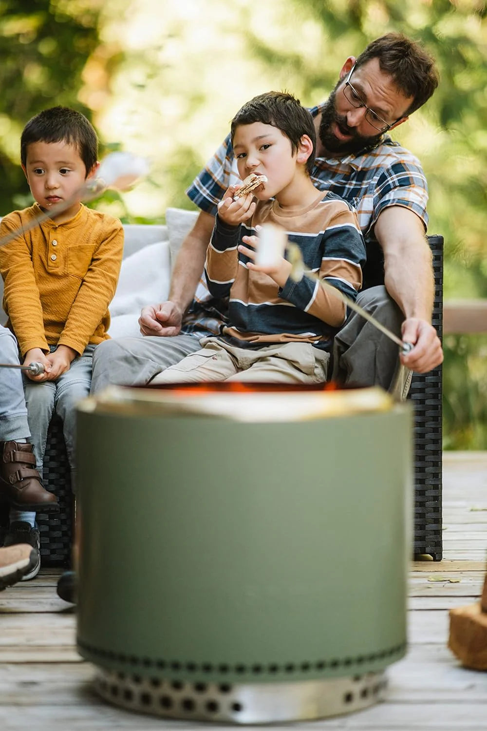 Solo Stove Bonfire 2.0 with Stand, 19.5 Inch Smokeless Fire Pit with Removable Ash Pan - Portable Outdoor Fire Pit - Stainless Steel Wood Burning Fireplace, Ideal for 4-6 People, 21.75 lbs